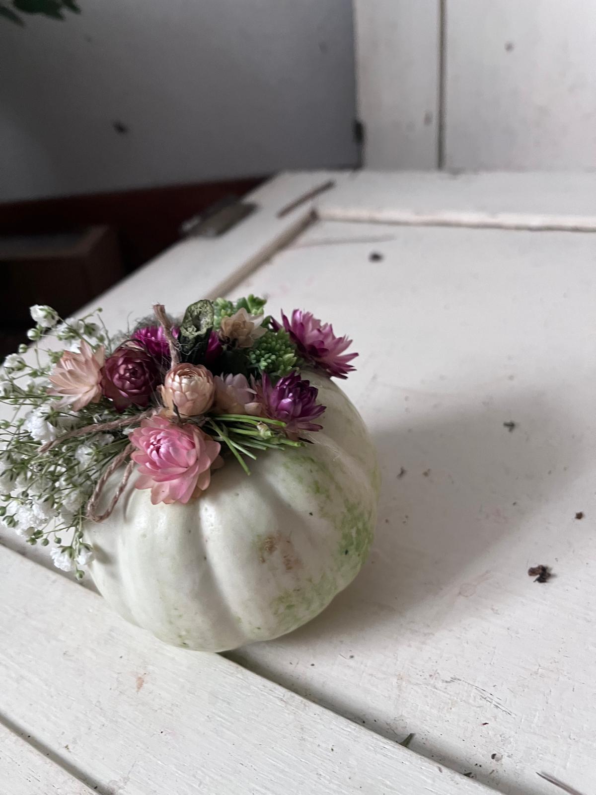 Echter Deko-Kürbis dekoriert | Herbstdeko Tischdeko Unikat (ca. 10x9 cm)