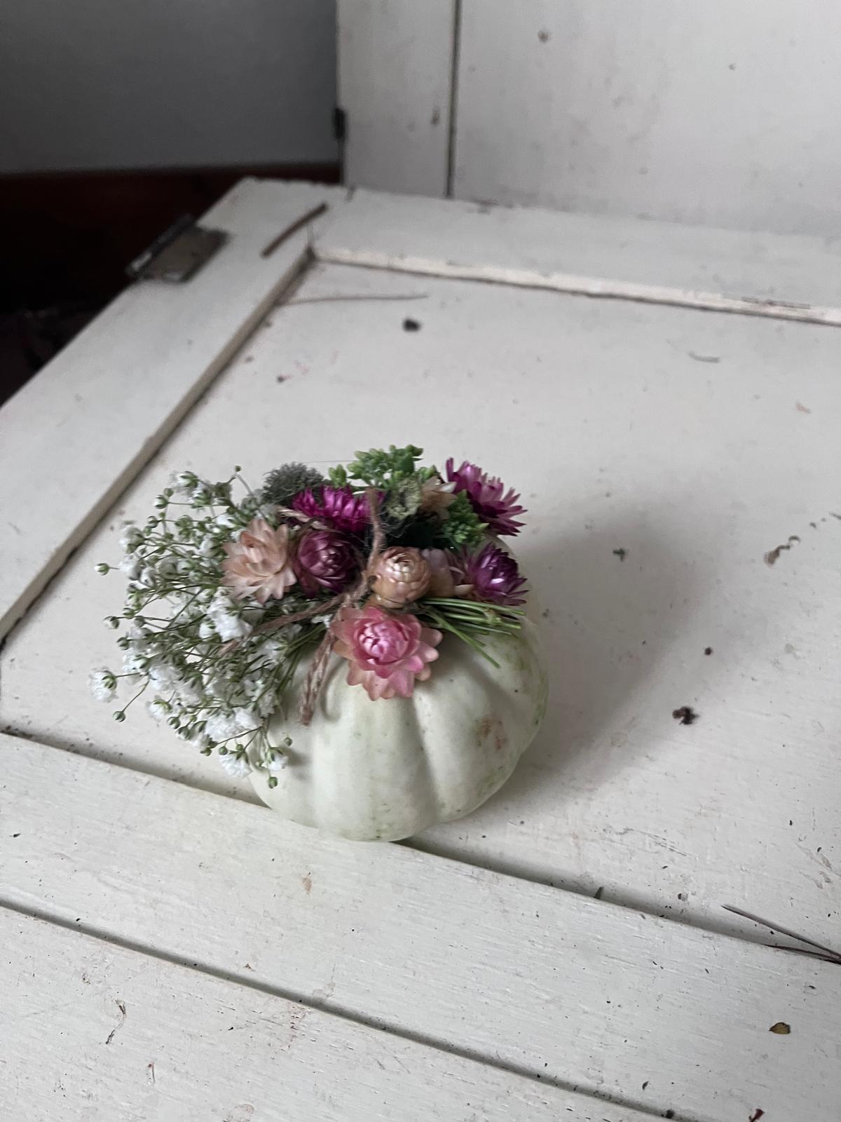 Echter Deko-Kürbis dekoriert | Herbstdeko Tischdeko Unikat (ca. 10x9 cm)