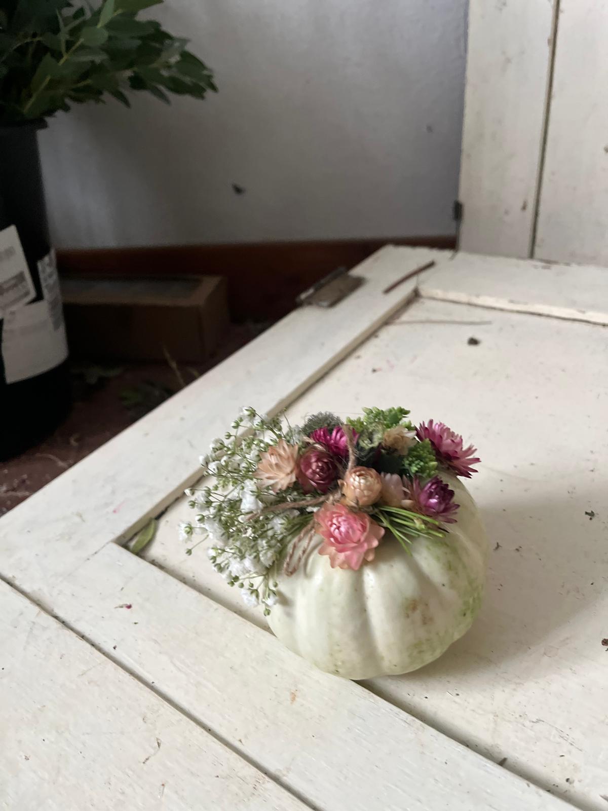 Echter Deko-Kürbis dekoriert | Herbstdeko Tischdeko Unikat (ca. 10x9 cm)