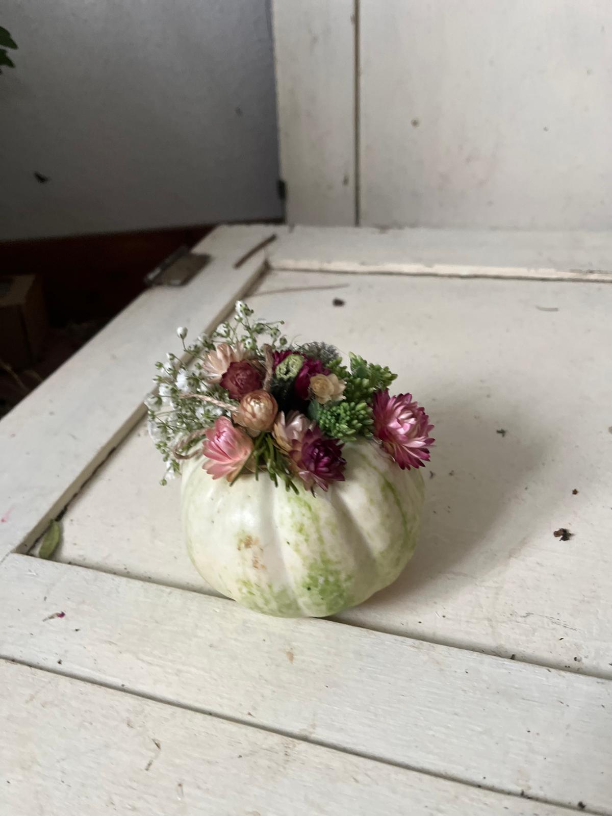 Echter Deko-Kürbis dekoriert | Herbstdeko Tischdeko Unikat (ca. 10x9 cm)