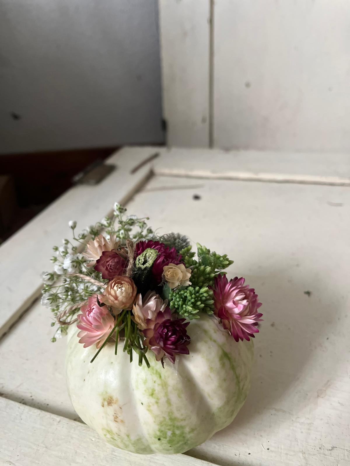 Echter Deko-Kürbis dekoriert | Herbstdeko Tischdeko Unikat (ca. 10x9 cm)
