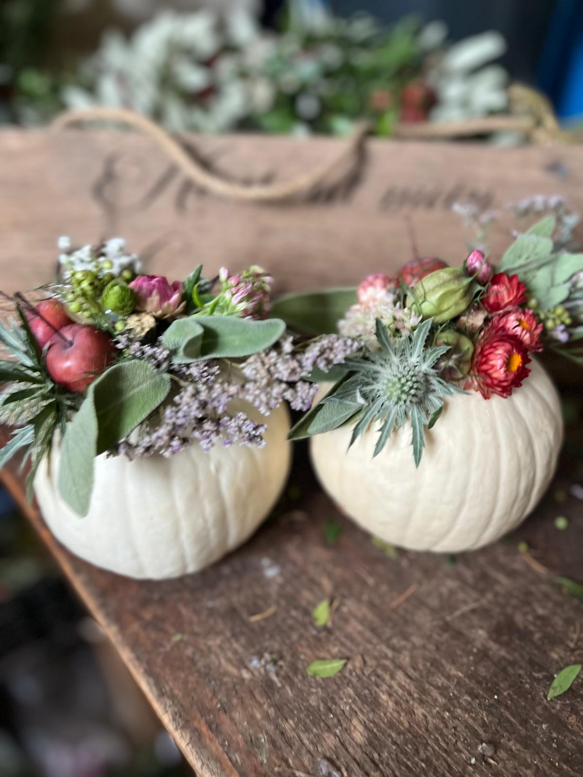 Deko Kürbis Herbst Handgemacht | Rustikaler Herbstkürbis Unikat | Gemütliche Herbstdeko & Tischdeko ca. 12x11 cm