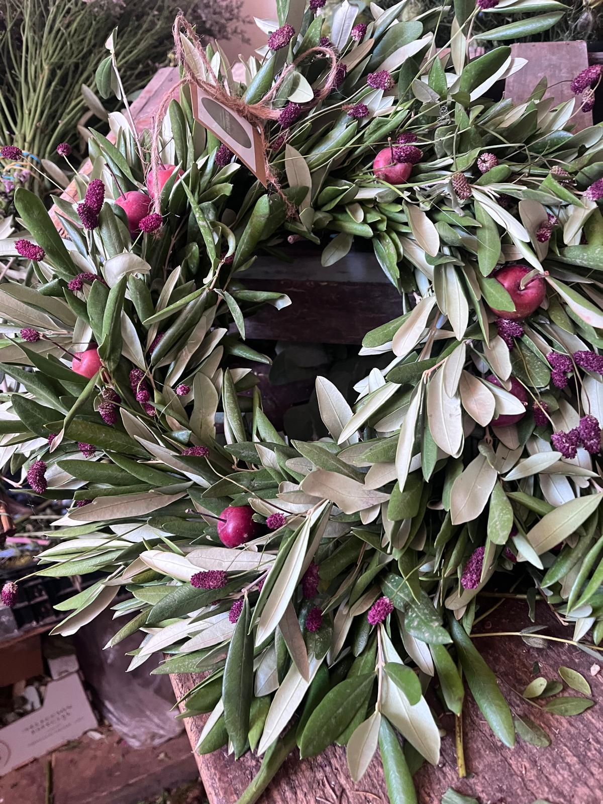 Dick gebundener Kranz  Olive, Thymian, Äpfel – Für die Herbstdeko