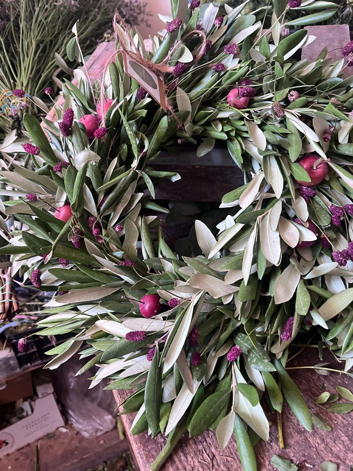 Dick gebundener Kranz  Olive, Thymian, Äpfel – Für die Herbstdeko