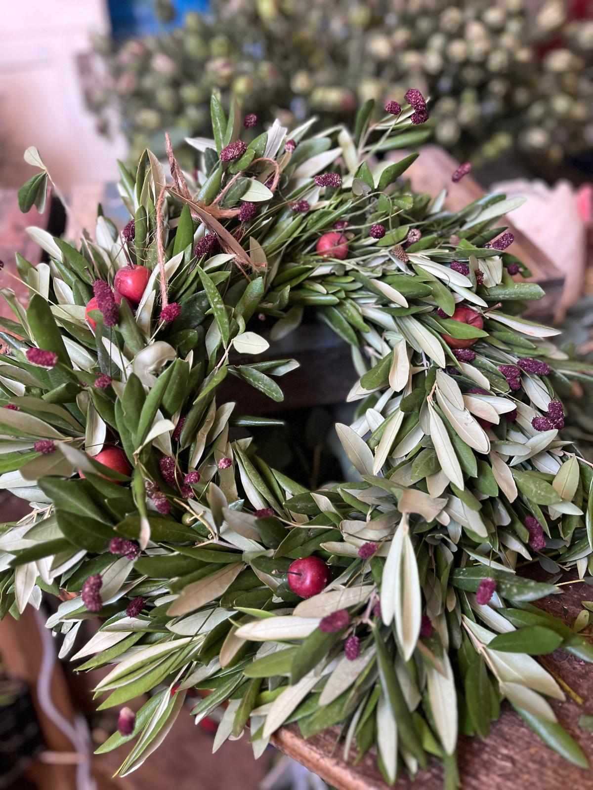 Dick gebundener Kranz  Olive, Thymian, Äpfel – Für die Herbstdeko
