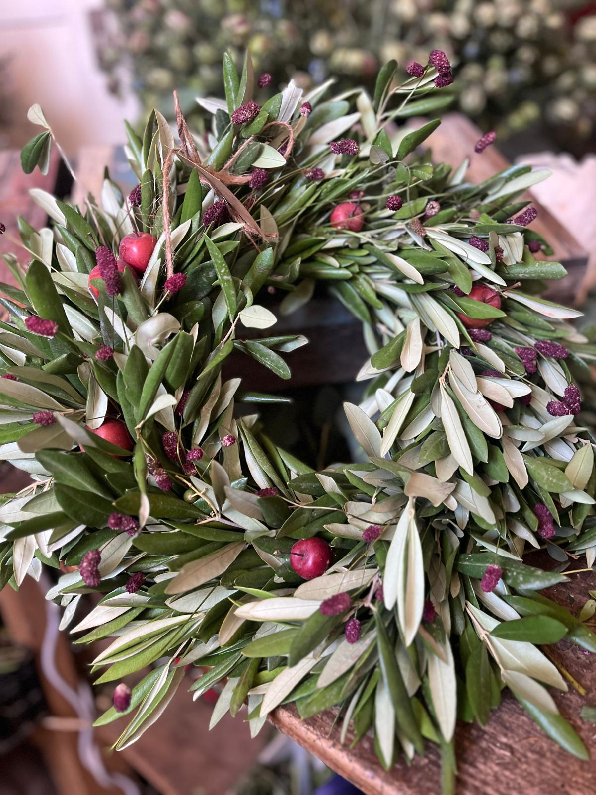 Dick gebundener Kranz  Olive, Thymian, Äpfel – Für die Herbstdeko