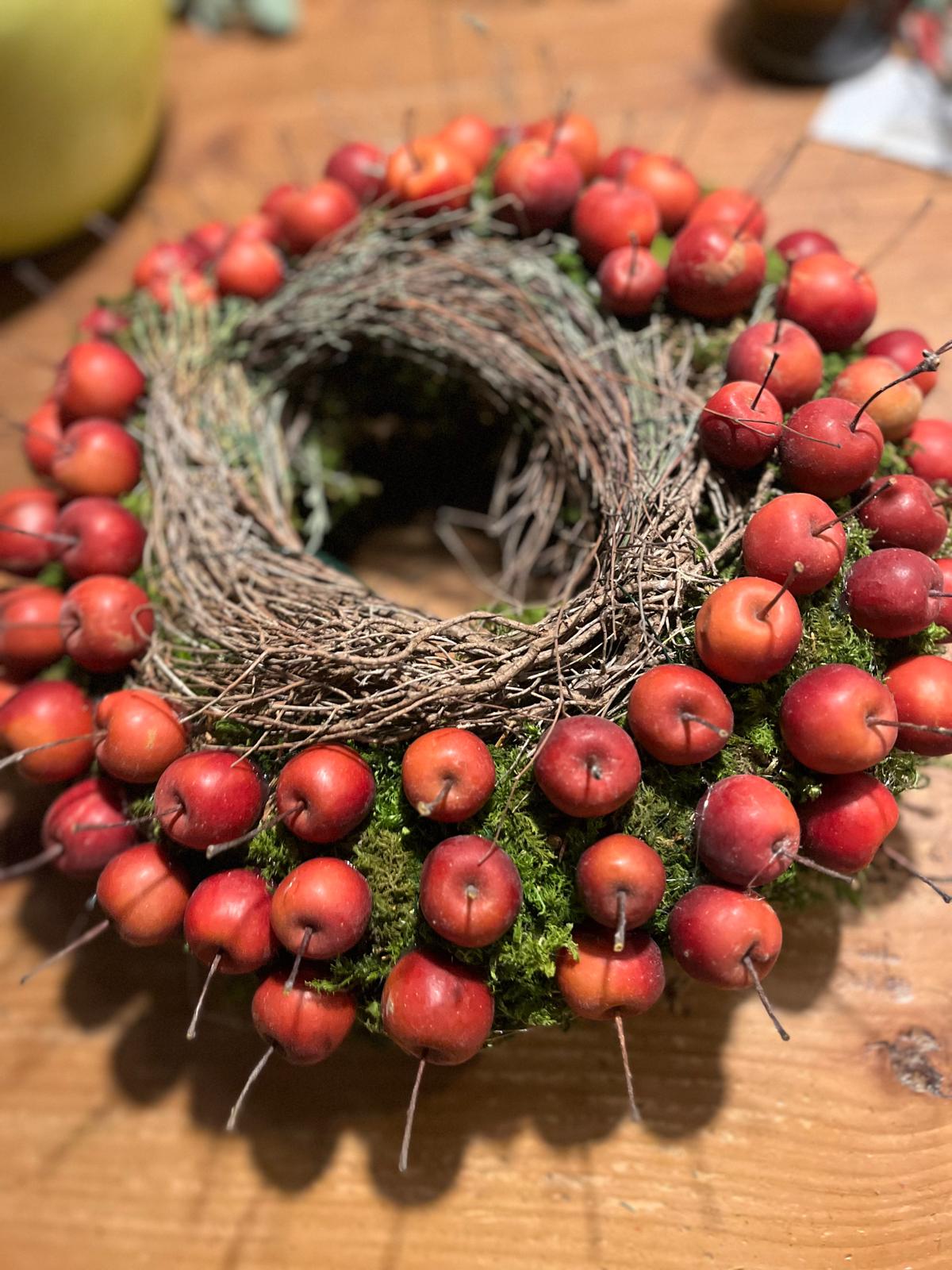Herbstkranz Mooskranz mit Äpfeln & Naturdeko | Herbst Deko Türkranz Tischkranz | Handgefertigtes Unikat 20 cm / 25 cm