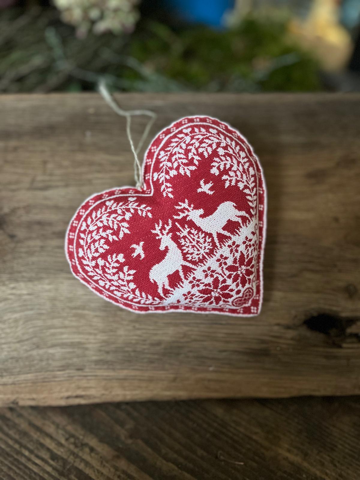 Stoffherz zum Aufhängen mit Hirschmotiv | Rustikale Herzdekoration aus Gobelinstoff