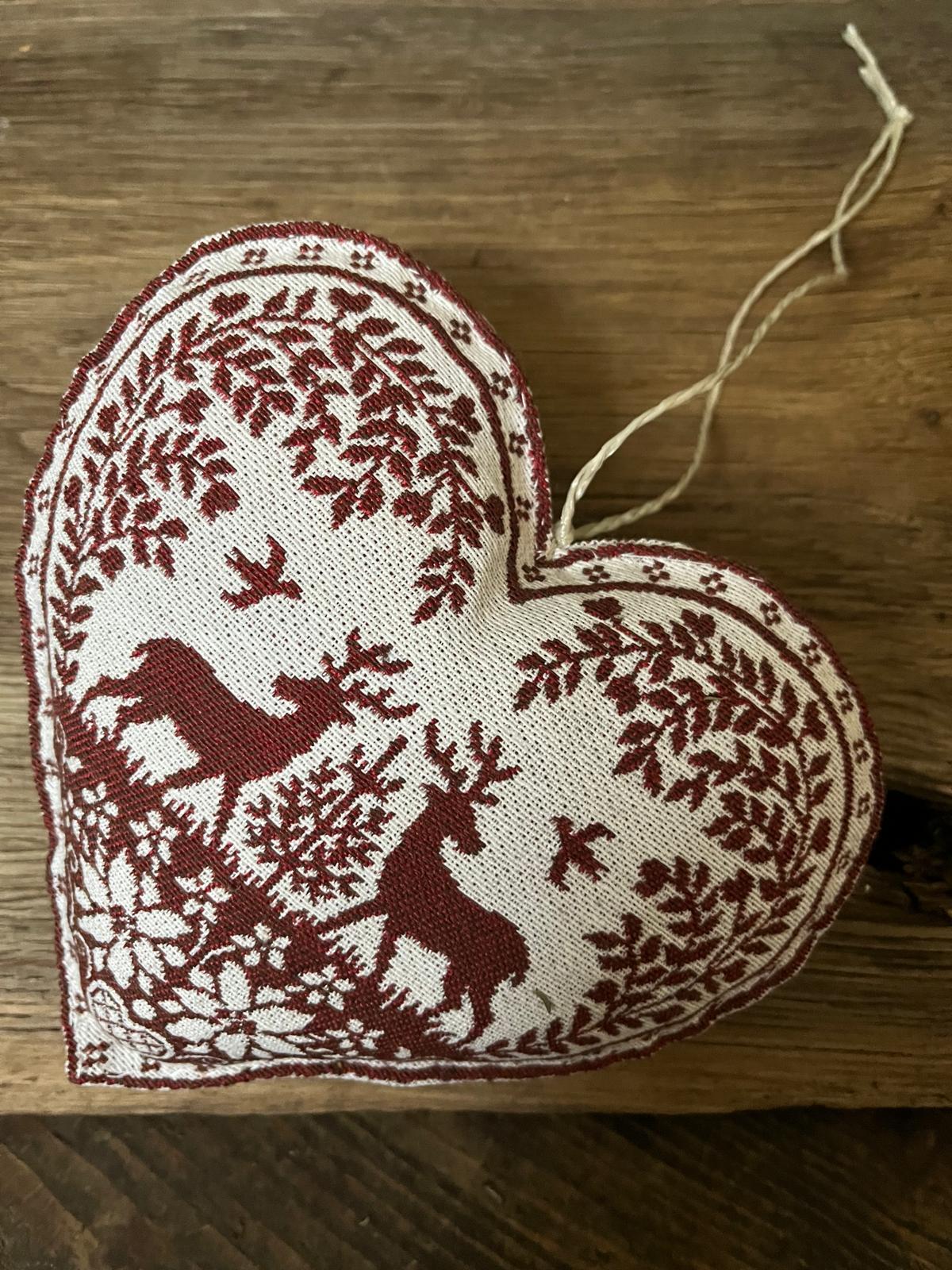 Stoffherz zum Aufhängen mit Hirschmotiv | Rustikale Herzdekoration aus Gobelinstoff